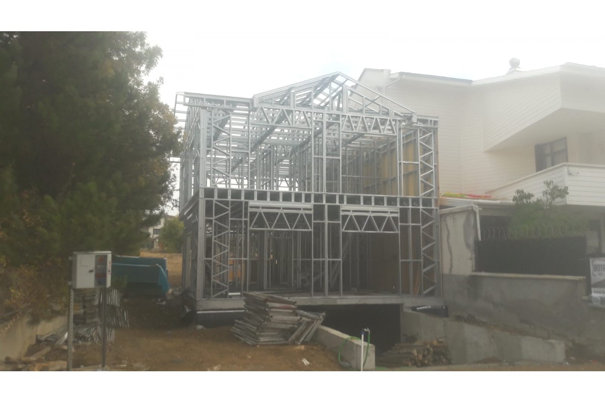 Ankara İncek’te teslim edilmiş 220 m² iki katlı çelik ev dış cephe görünümü