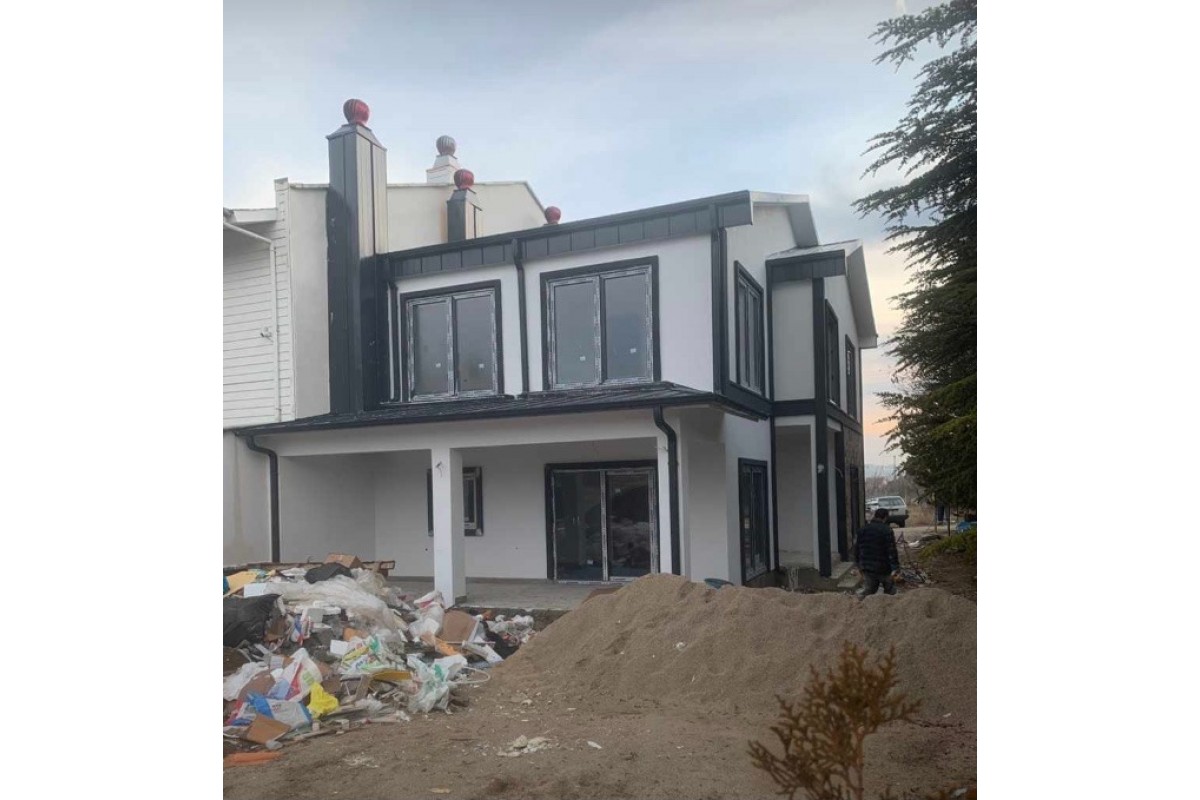 Ankara İncek’te teslim edilmiş 220 m² iki katlı çelik ev dış cephe görünümü