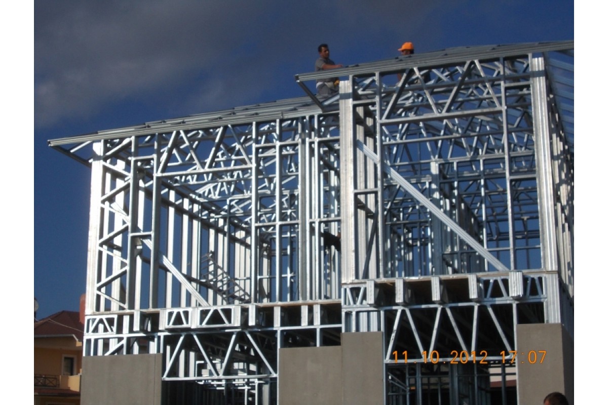 İstanbul Güzelce’de Teslim Edilmiş 200 m² İki Katlı Çelik Ev – 4 Oda 1 Banyo, Aile Yaşamına Uygun Modern Konut