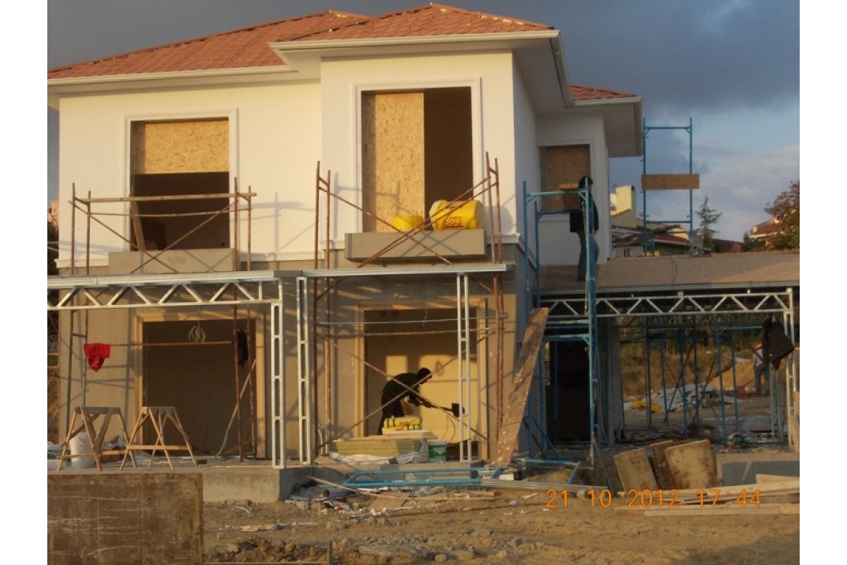 İstanbul Güzelce’de teslim edilmiş 200 m² iki katlı çelik ev dış cephe görünümü