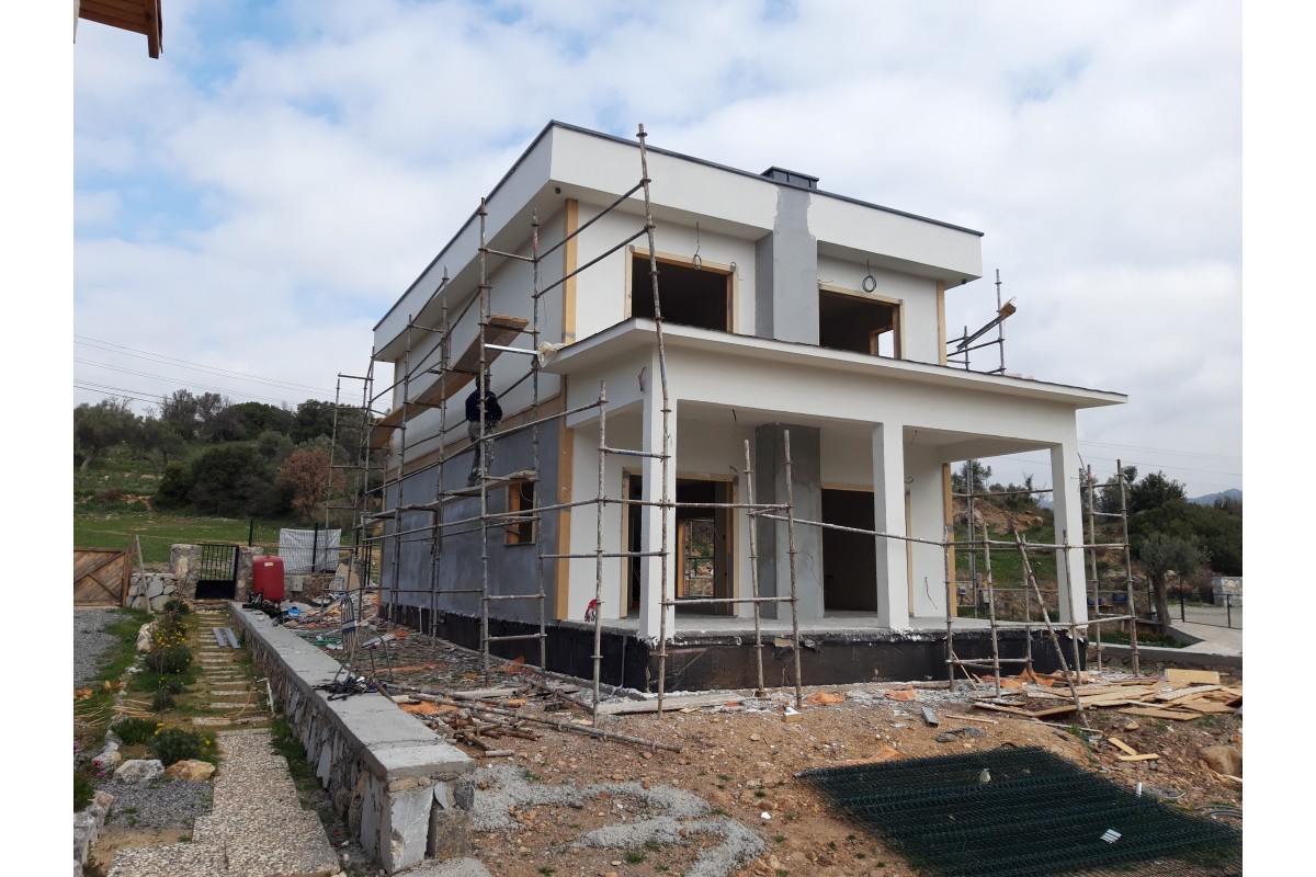 İzmir Seferihisar’da teslim edilmiş 230 m² iki katlı çelik ev dış cephe görünümü