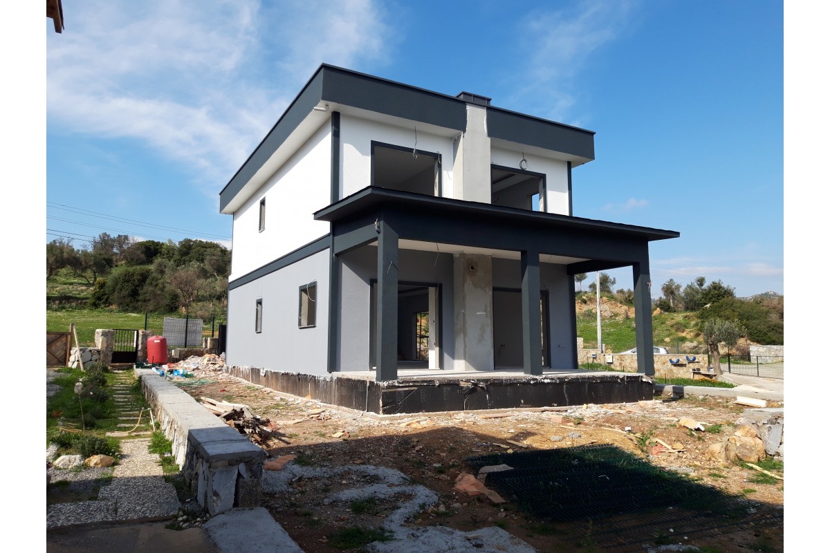 İzmir Seferihisar’da teslim edilmiş 230 m² iki katlı çelik ev dış cephe görünümü