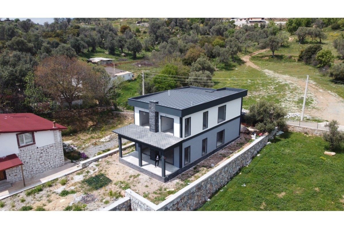 İzmir Seferihisar’da teslim edilmiş 230 m² iki katlı çelik ev dış cephe görünümü