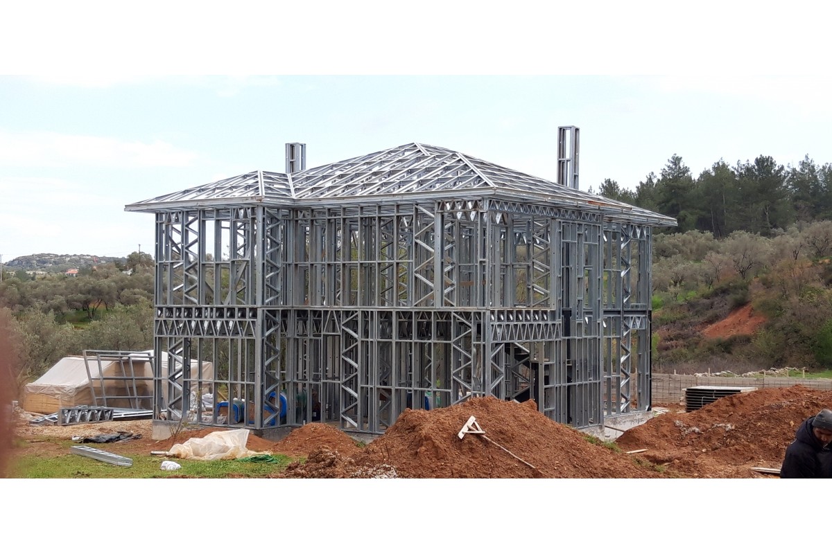 Muğla’da teslim edilmiş 240 m² iki katlı çelik ev dış cephe görünümü