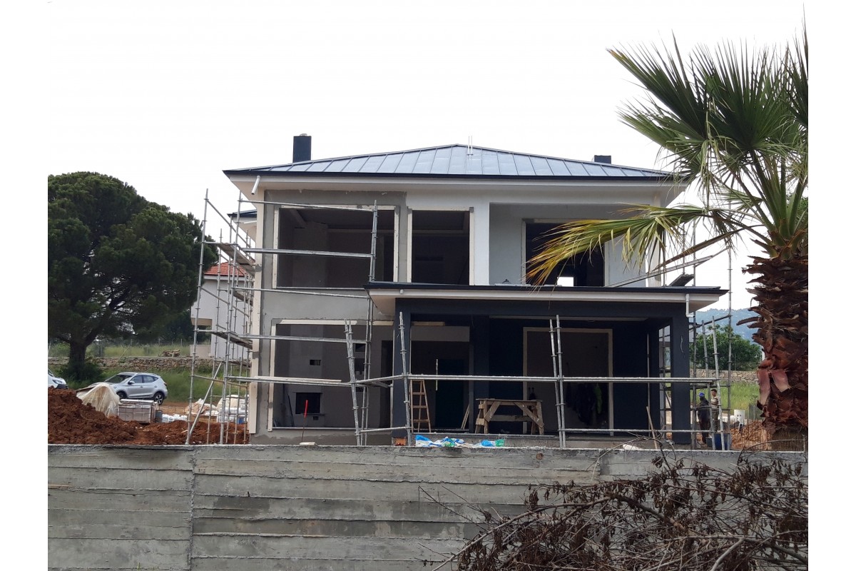 Muğla’da teslim edilmiş 240 m² iki katlı çelik ev dış cephe görünümü